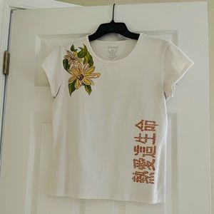 Chico’s 95% cotton 5% spandex adorable tee!